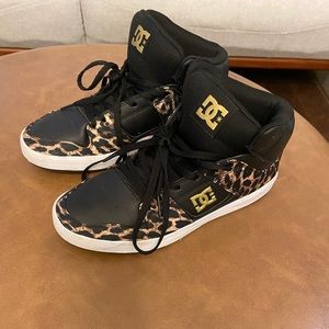 Dc skateboard sneakers like new